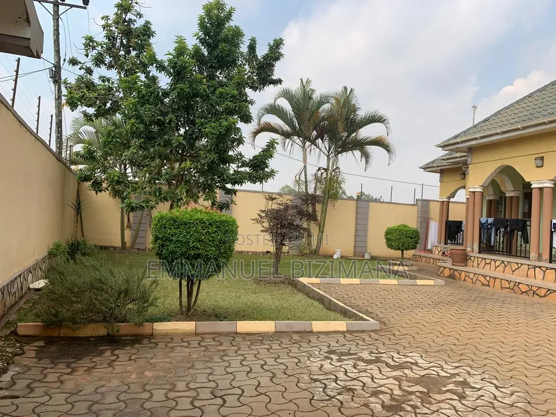 4bdrm Bungalow in Wemac Properties, Wakiso / Wakiso for sale