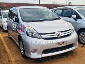 Toyota ISIS 1.8 L 2WD 2014 Silver