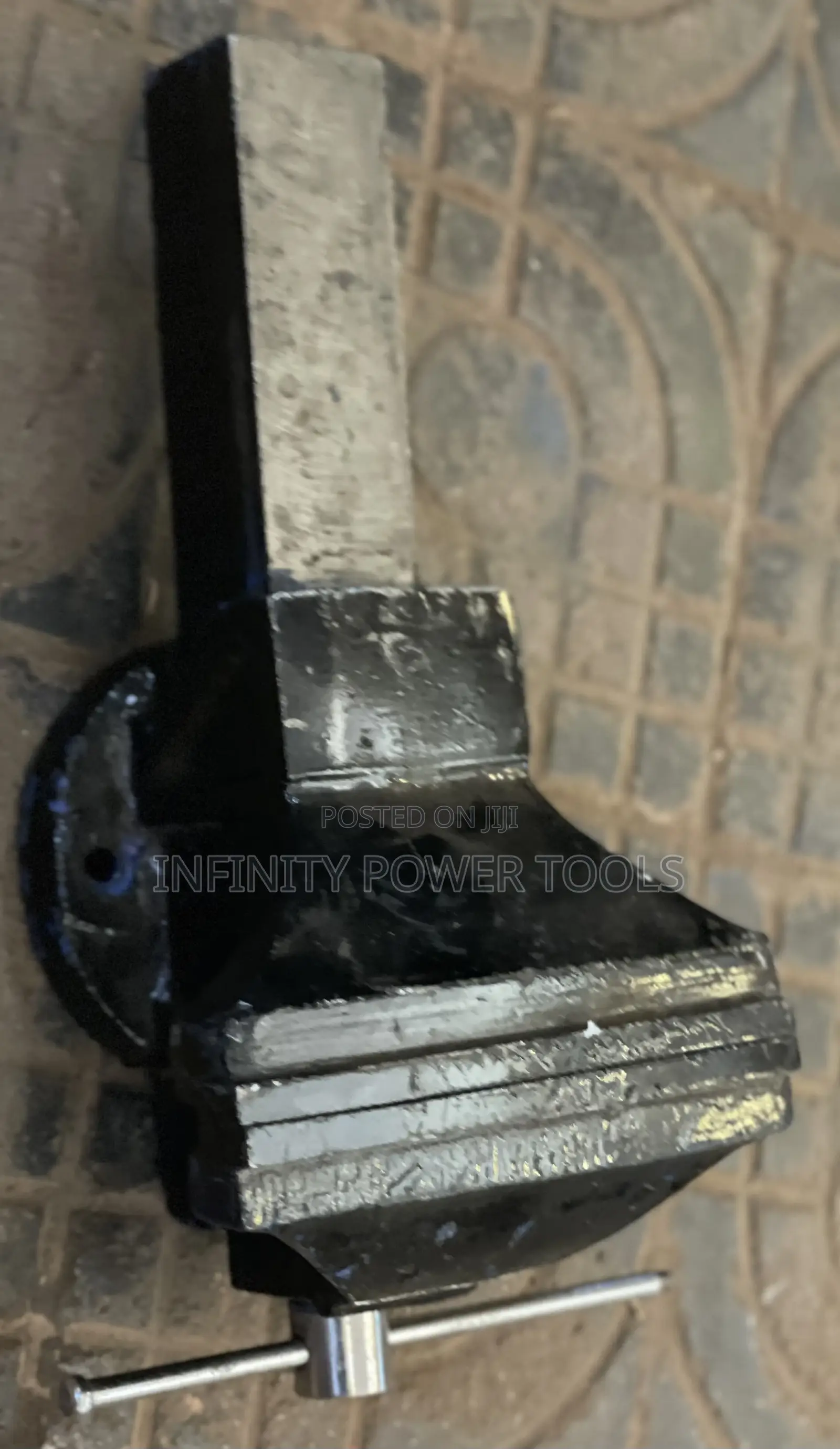 Bench Vise 8”