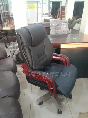 Quality Leather Executive Chair With Wooden Legs and Arms