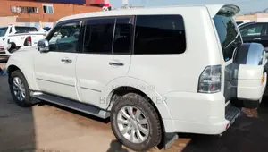 Mitsubishi Pajero 3.2 Di-Dc GLS 2011 White