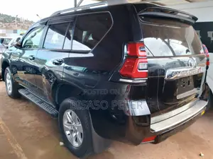 Toyota Land Cruiser Prado 2.7 2017 Black