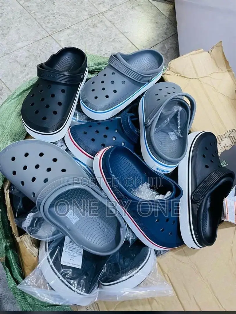 Crocs Unisex Platform Crocs Off Court Clog Sandals