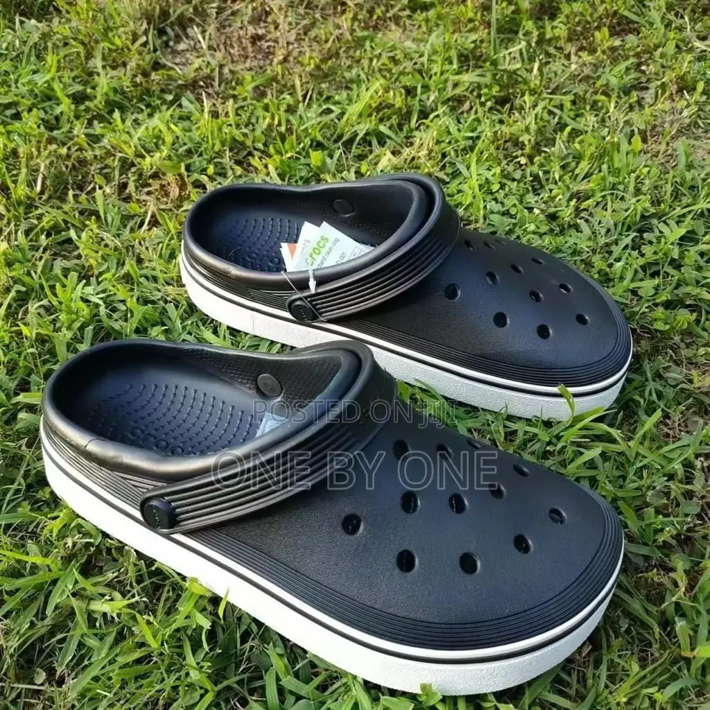 Crocs Unisex Platform Crocs Off Court Clog Sandals