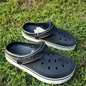 Crocs Unisex Platform Crocs Off Court Clog Sandals