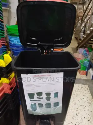 Plastic Dust Bin