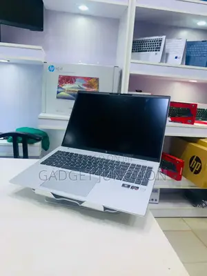 New Laptop HP EliteBook 860 G9 16GB AMD Ryzen 7 SSD 512GB