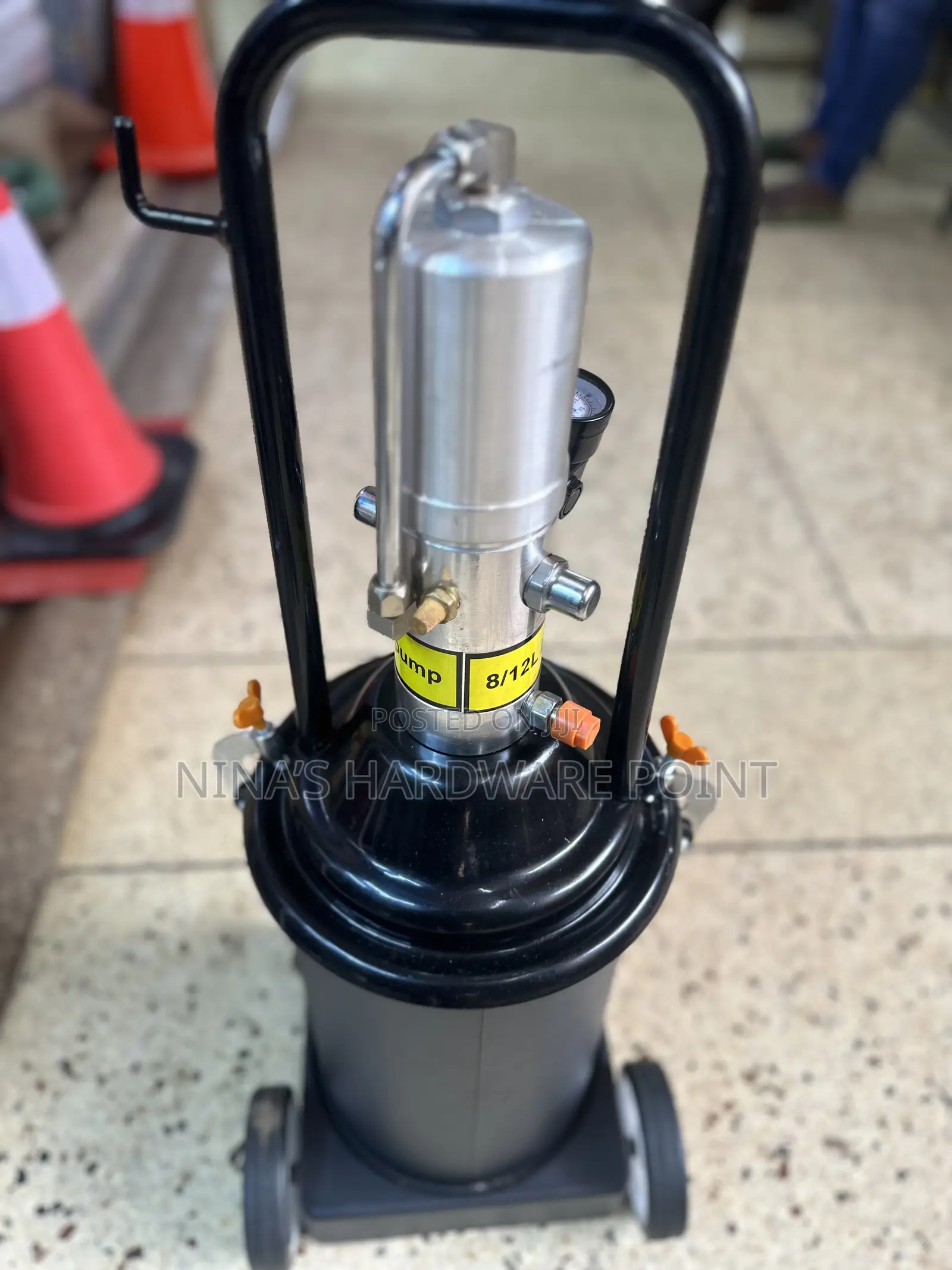 Grease Bucket / High Pressure Grease Injector.