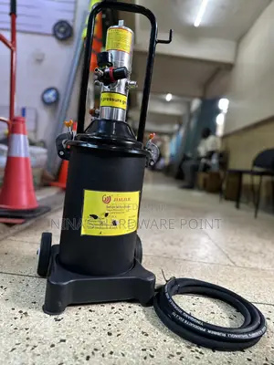 Grease Bucket / High Pressure Grease Injector.