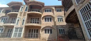 6bdrm Apartment in Central Division for sale