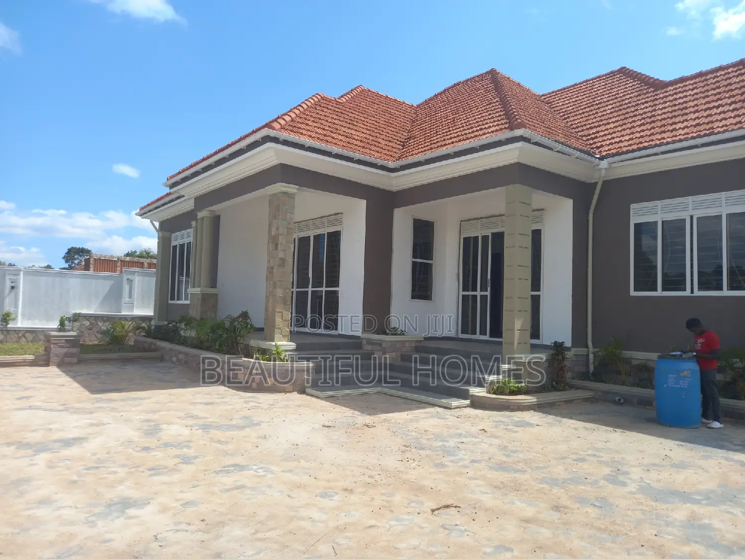 Furnished 4bdrm House in Kira for sale