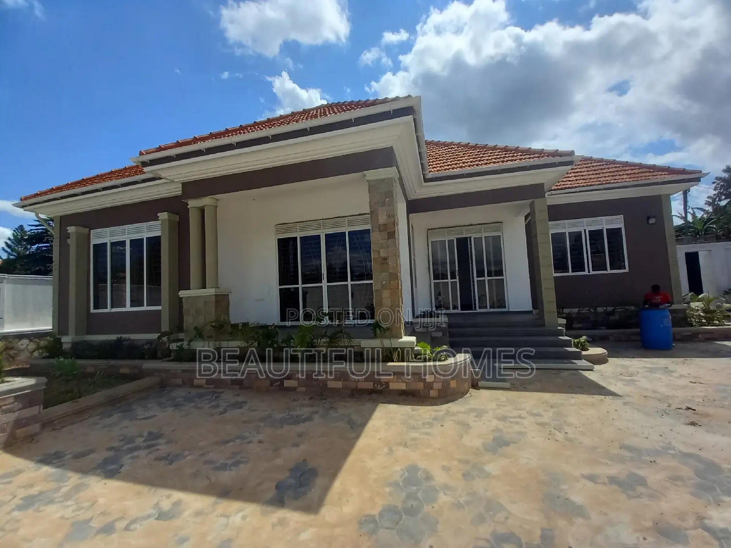 Furnished 4bdrm House in Kira for sale