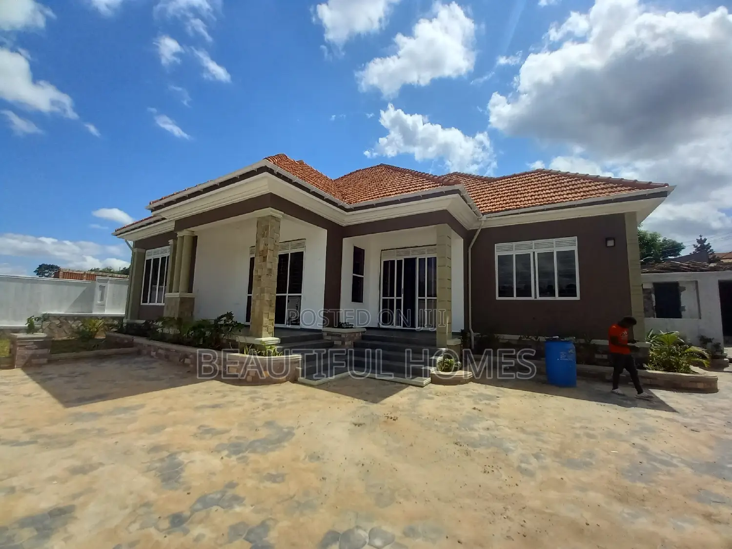 Furnished 4bdrm House in Kira for sale