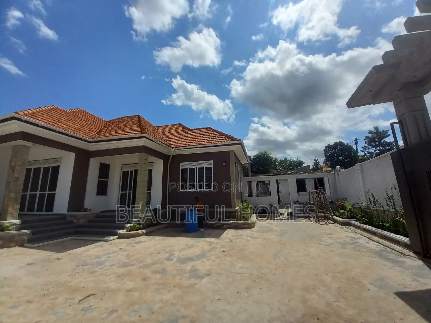 Furnished 4bdrm House in Kira for sale