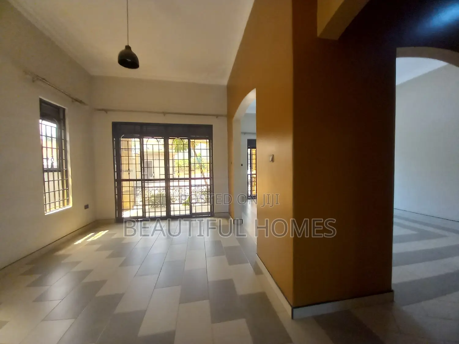 Furnished 5bdrm House in Kira for sale