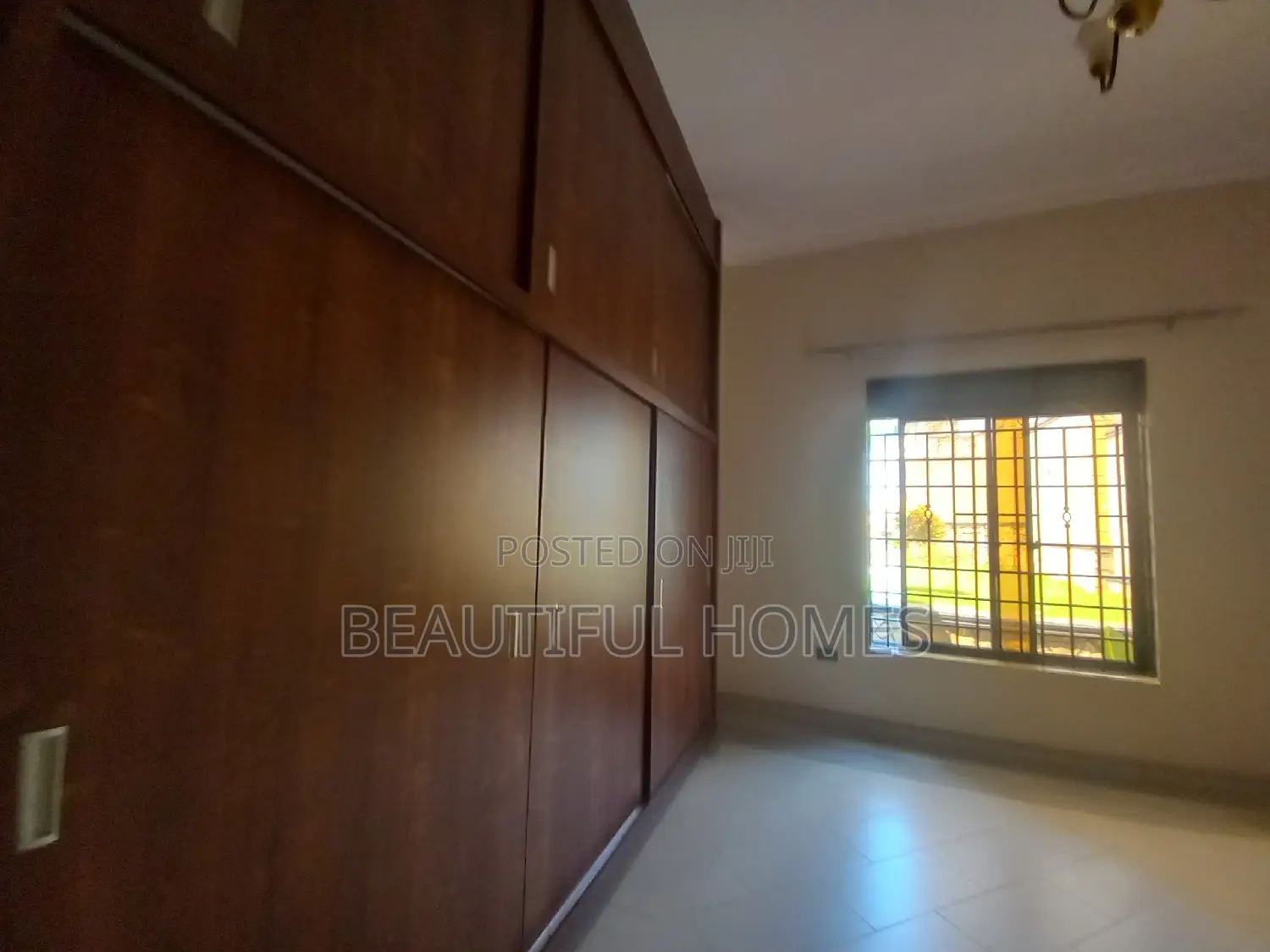 Furnished 5bdrm House in Kira for sale