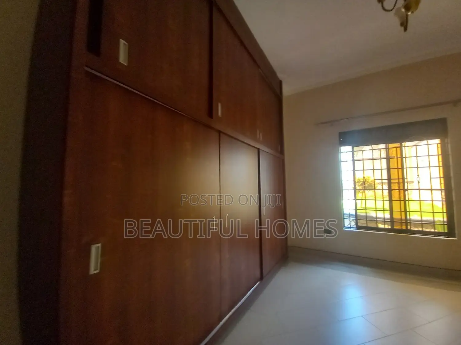 Furnished 5bdrm House in Kira for sale
