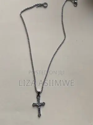 Simple Men’S Necklaces With a Cross Pendant