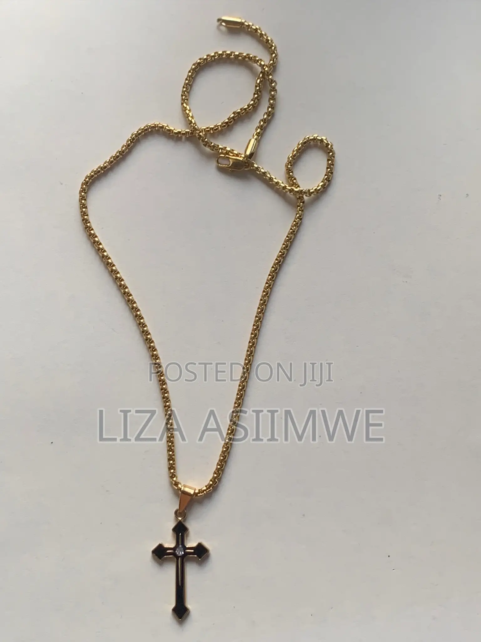 Simple Men’S Necklaces With a Cross Pendant