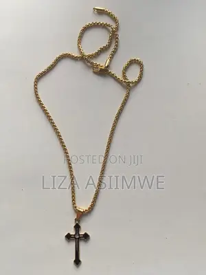 Simple Men’S Necklaces With a Cross Pendant