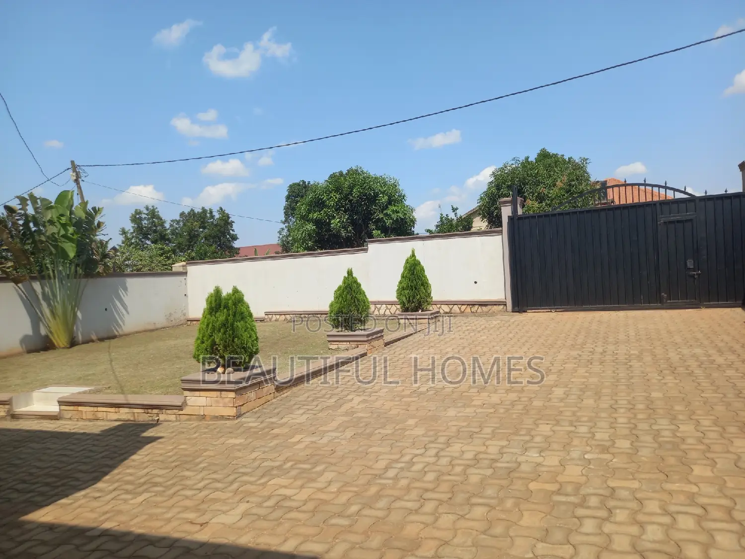 Furnished 4bdrm House in Kira for sale