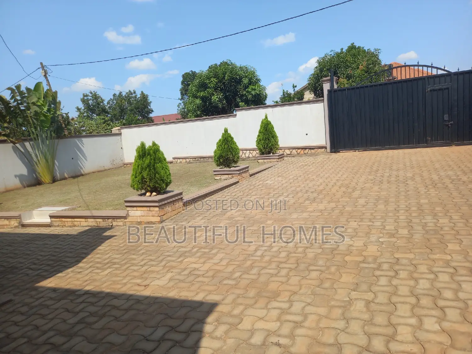 Furnished 4bdrm Bungalow in Kira for sale