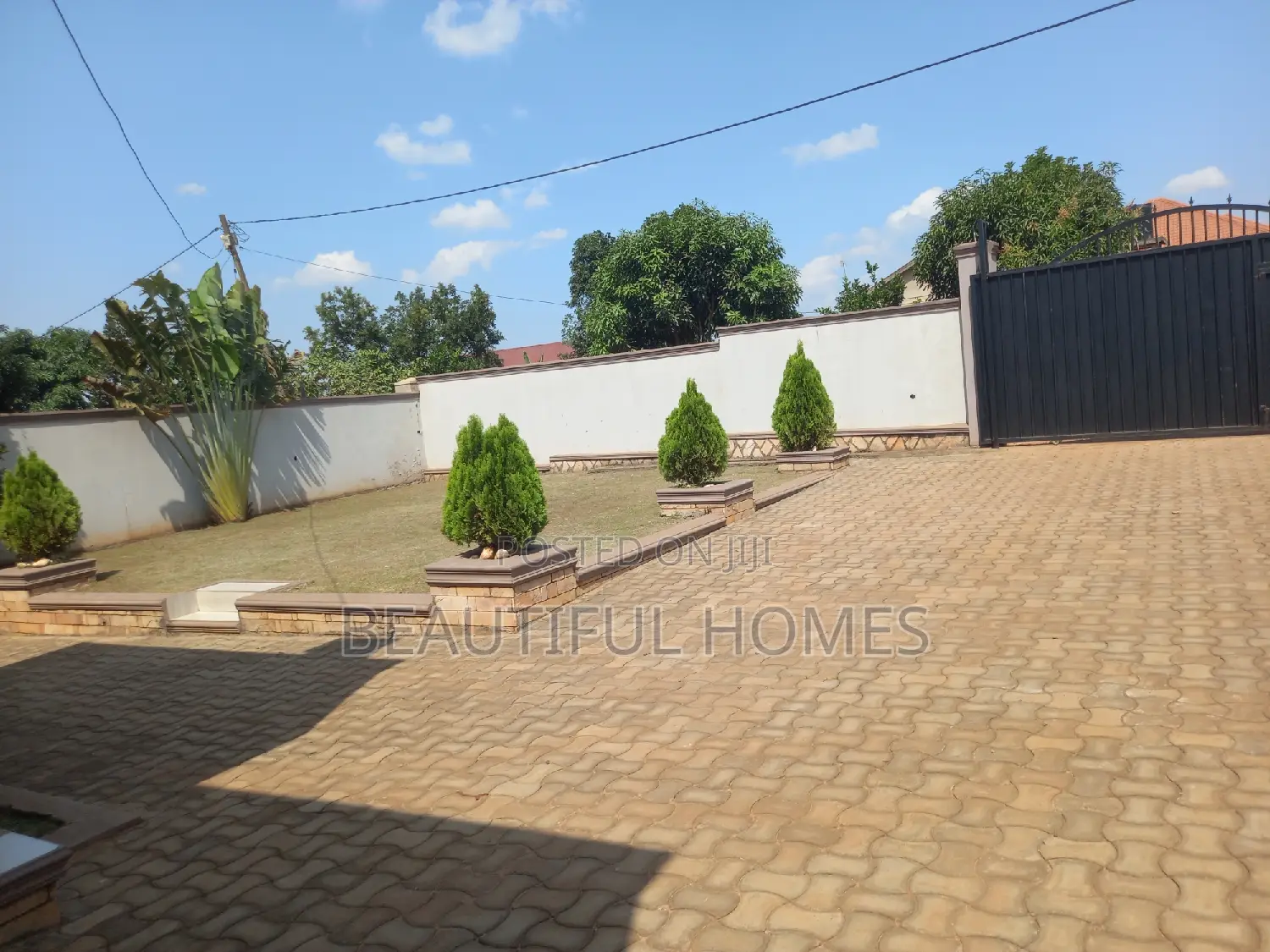 Furnished 4bdrm Bungalow in Kira for sale