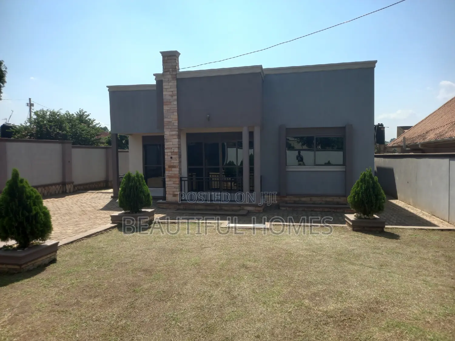 Furnished 4bdrm Bungalow in Kira for sale