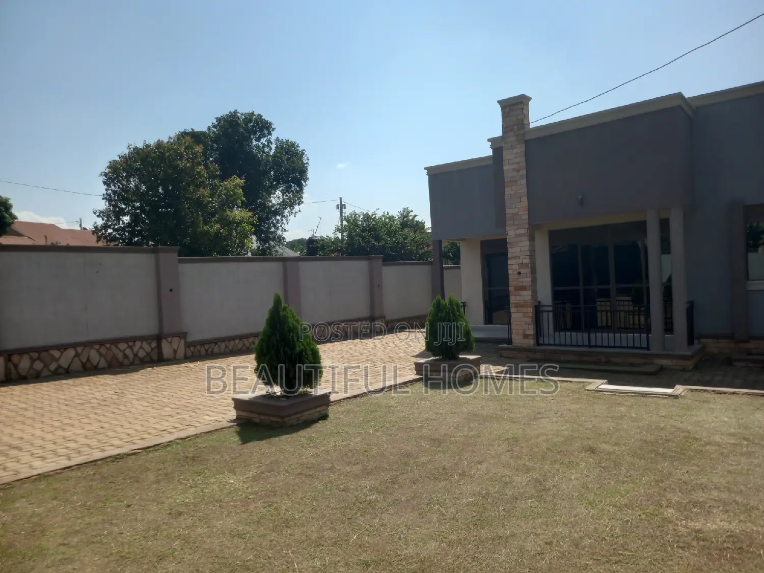 Furnished 4bdrm Bungalow in Kira for sale