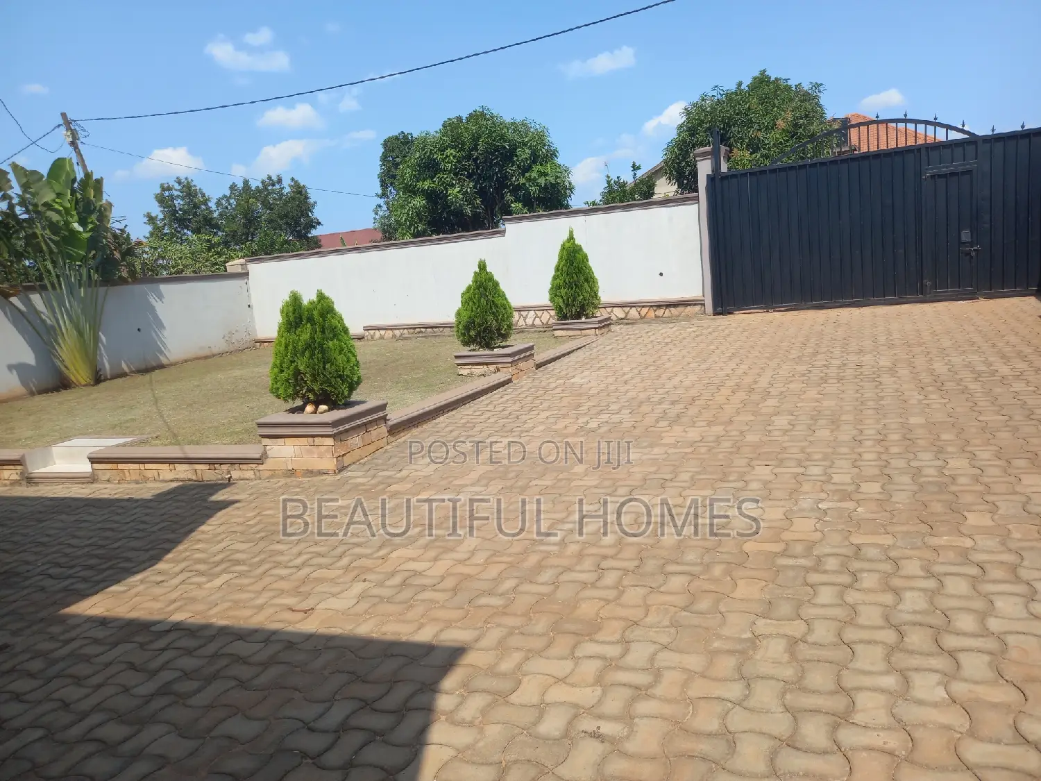 Furnished 4bdrm Bungalow in Kira for sale