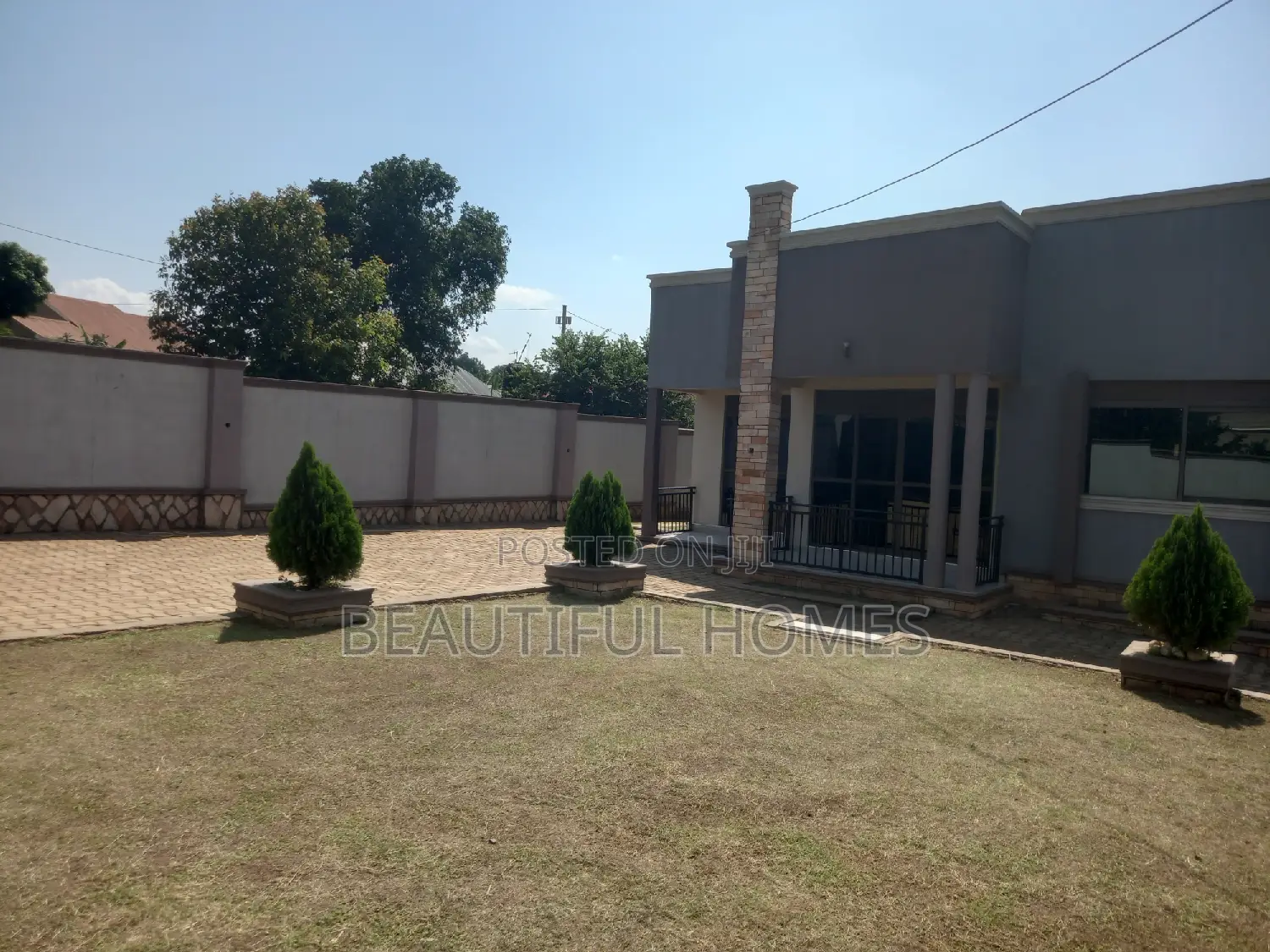 Furnished 4bdrm Bungalow in Kira for sale