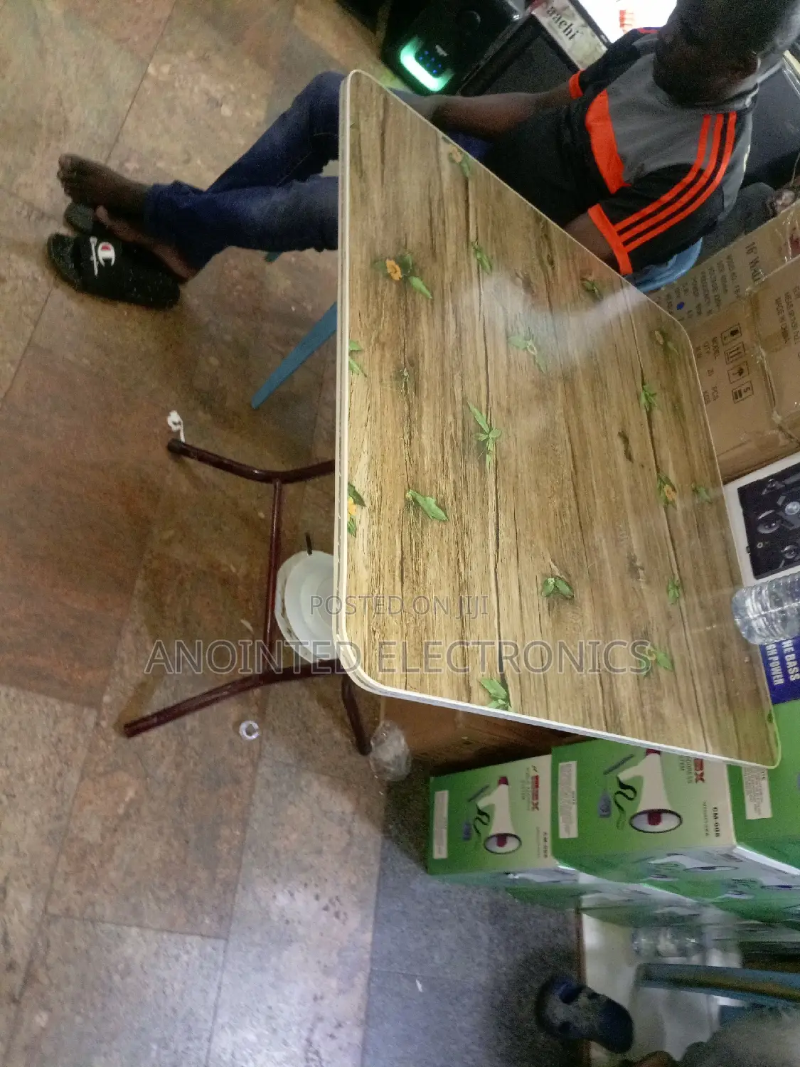 Reading Table 80*80cn