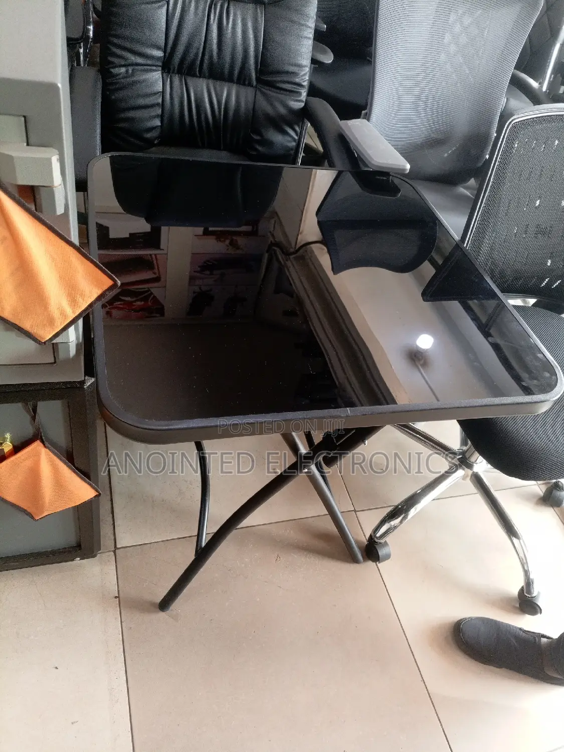 Foldable Gass Table