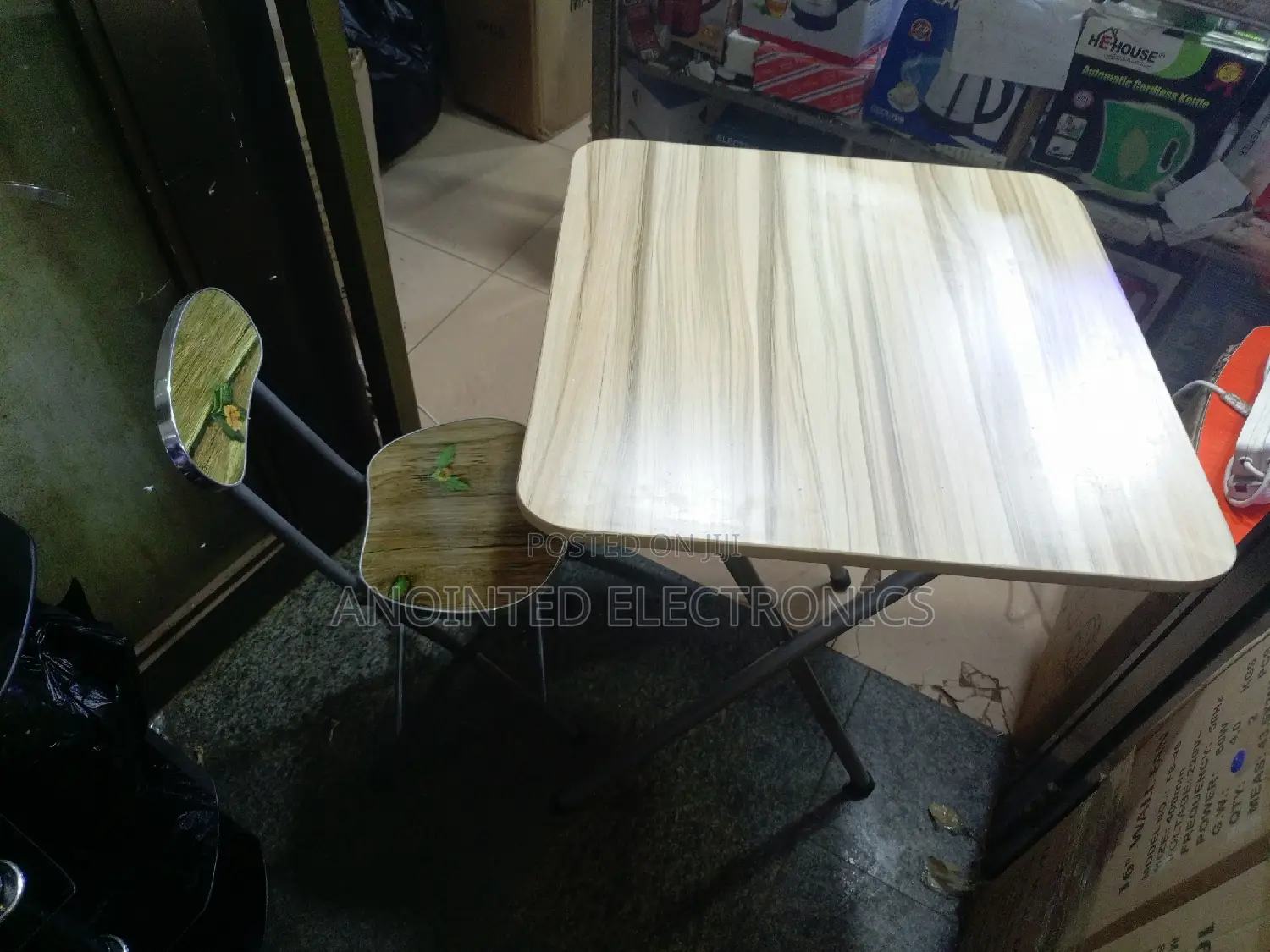 Foldable Reading Table With a Chair