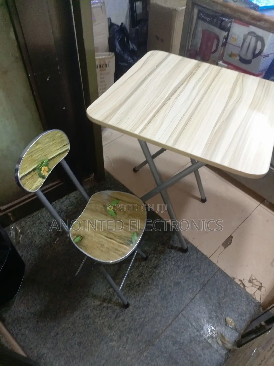 Foldable Reading Table With a Chair