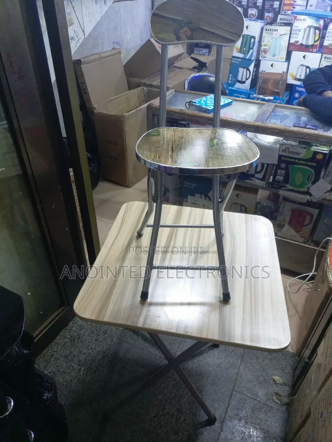 Foldable Reading Table With a Chair
