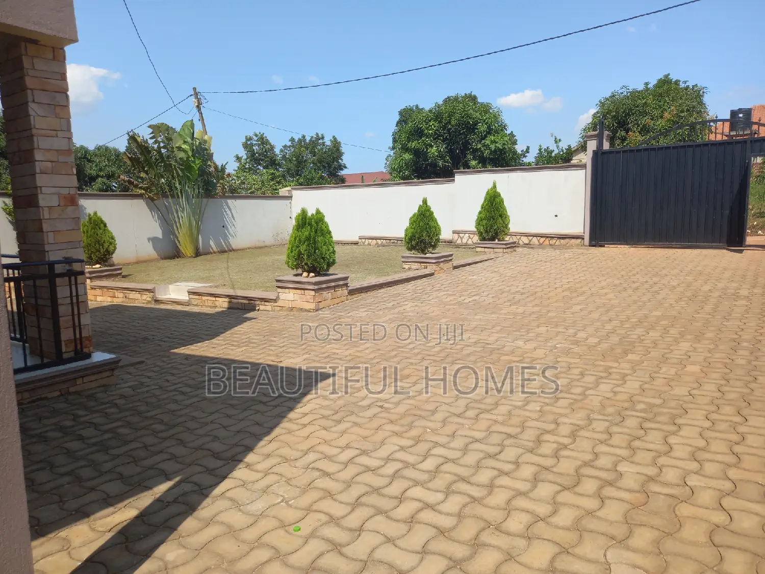Furnished 4bdrm House in Kira for sale