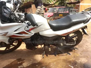 Hero Karizma ZMR 2024 White