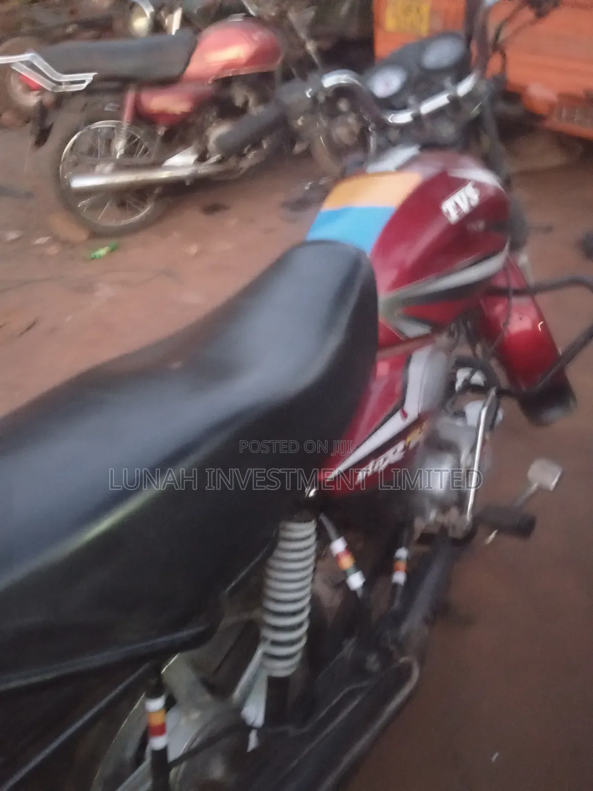 TVS HLX 125 2023 Red