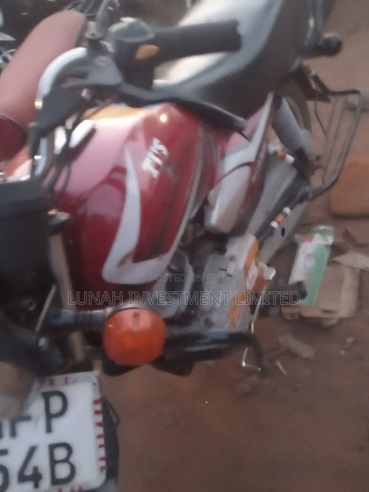 TVS HLX 125 2023 Red