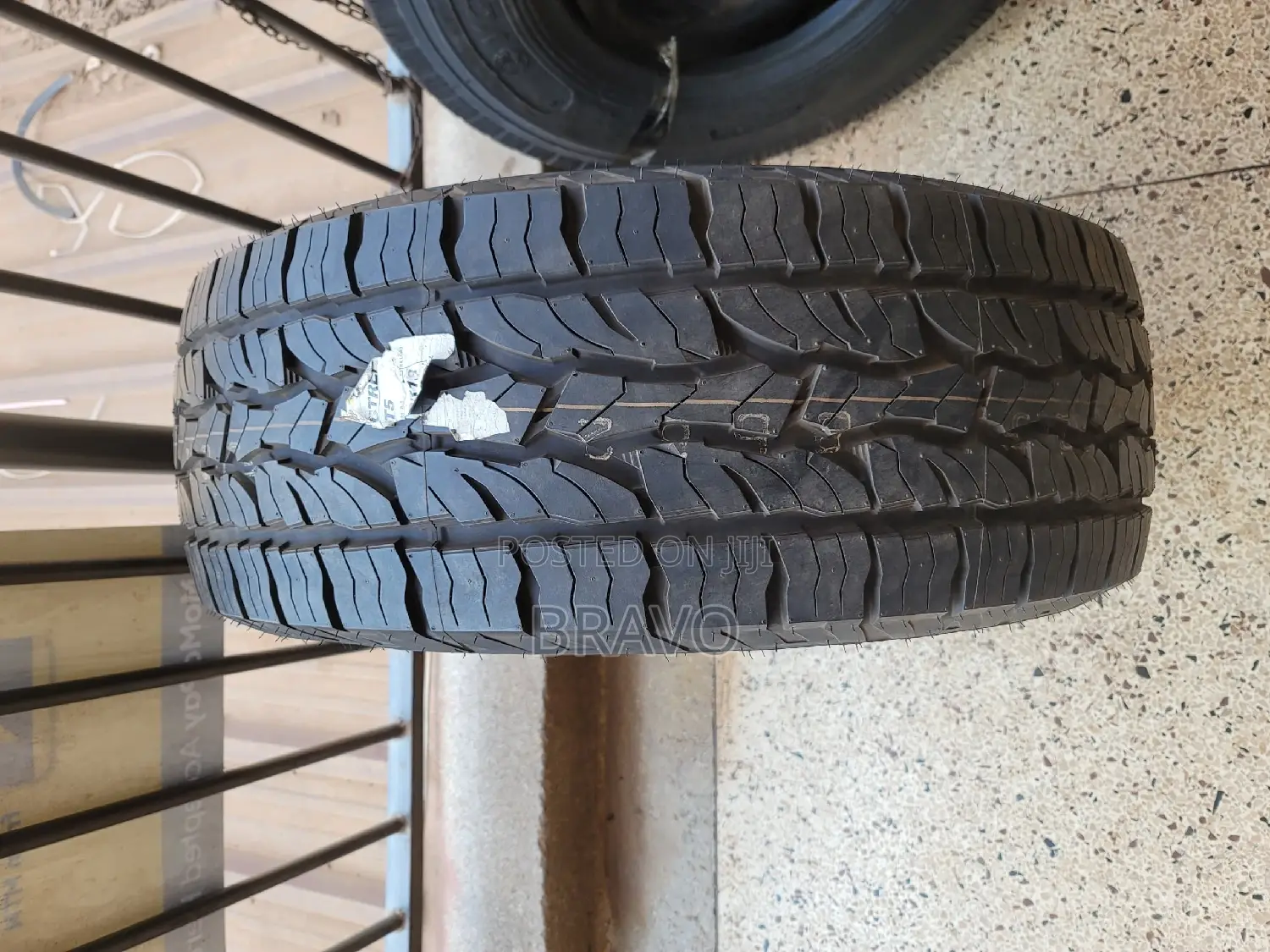 285/60r18 New DUNLOP for V8.