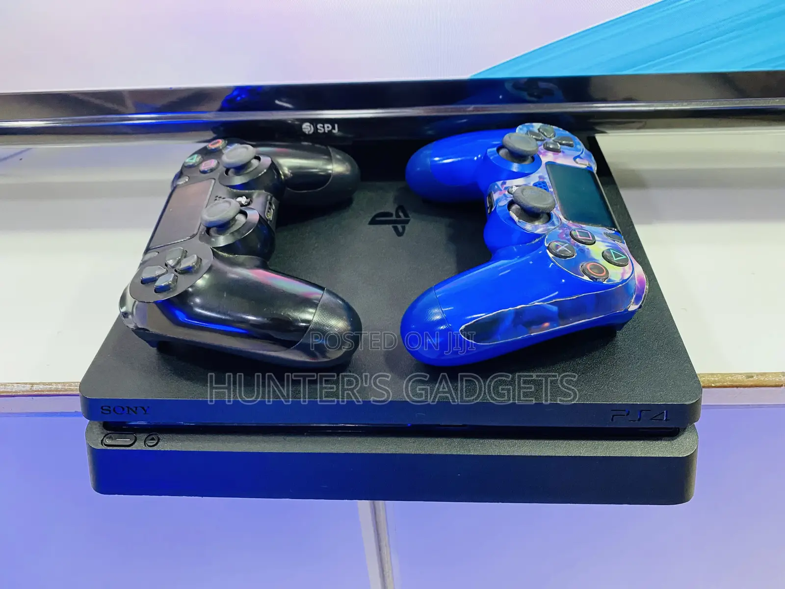 Sony Playstation 4 Slim 500gb With 2 Pads and 1 Game Cd