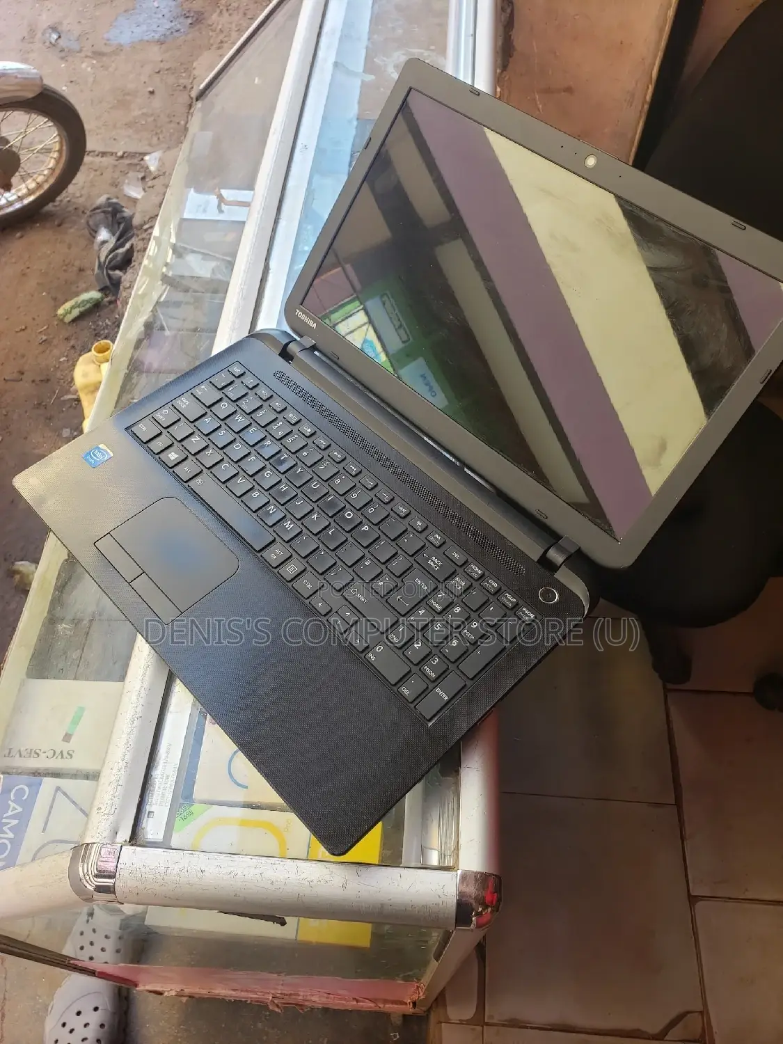 Laptop Toshiba Satellite C655D 4GB Intel Celeron HDD+SSD 500GB