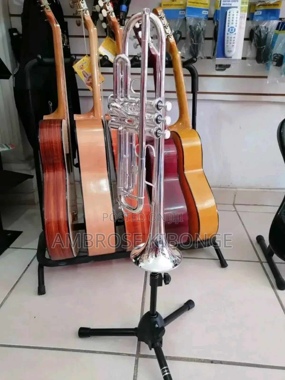 Original YAMAHA Professional Trumpet With FREE Accessories.