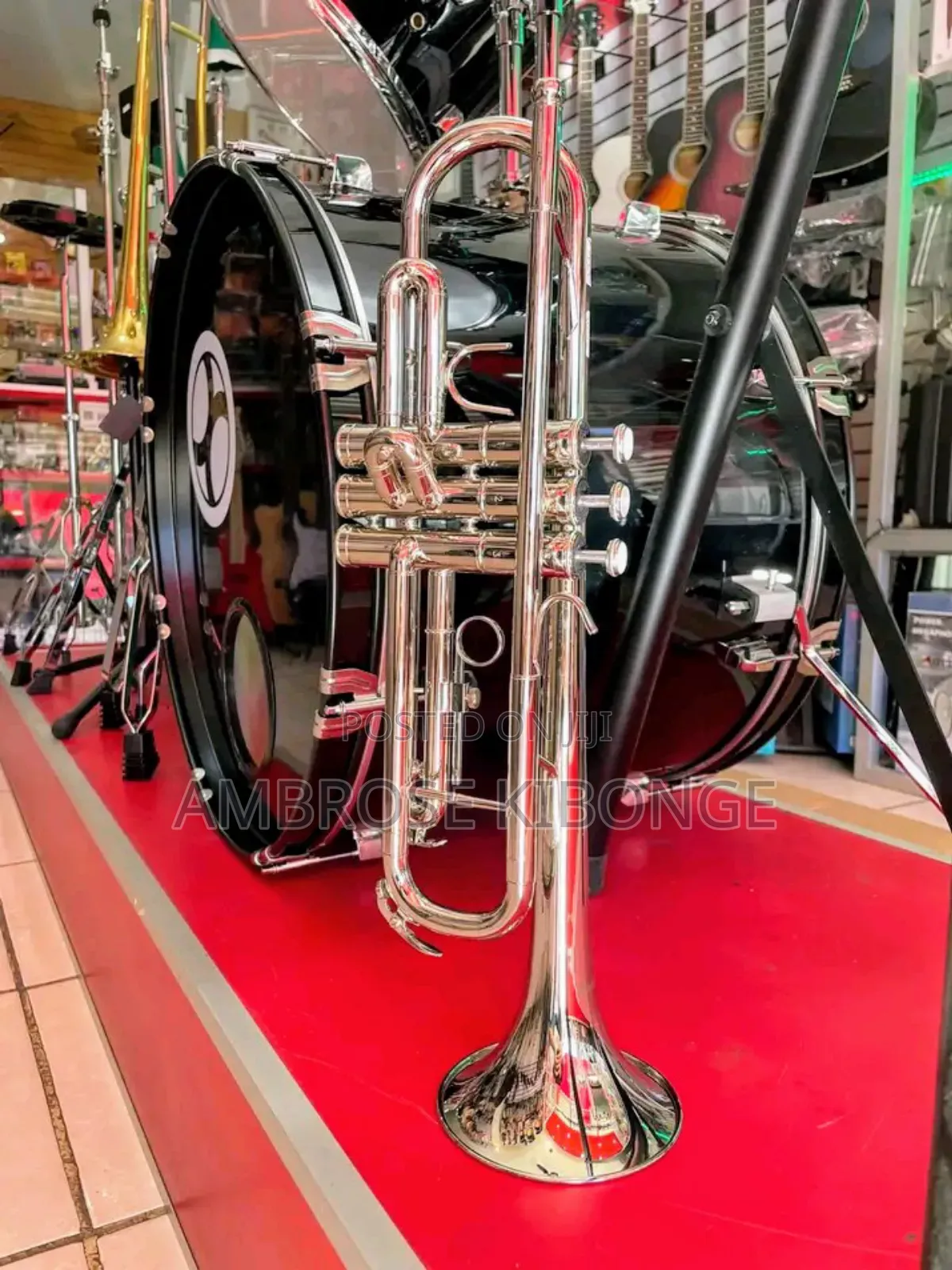 Original YAMAHA Professional Trumpet With FREE Accessories.