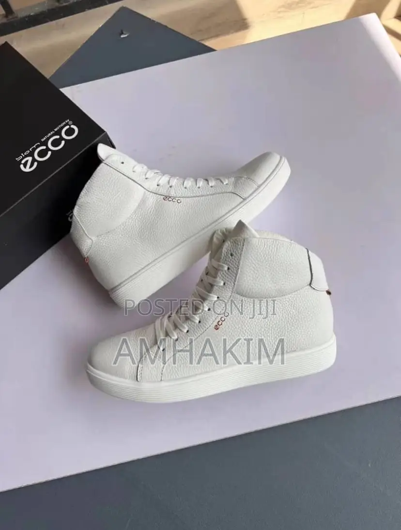 Classic Ecco Hightop Leather Snickers in Stock