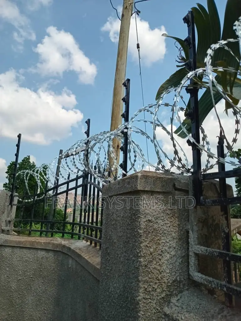 Electric Fence System With Razor 6lines
