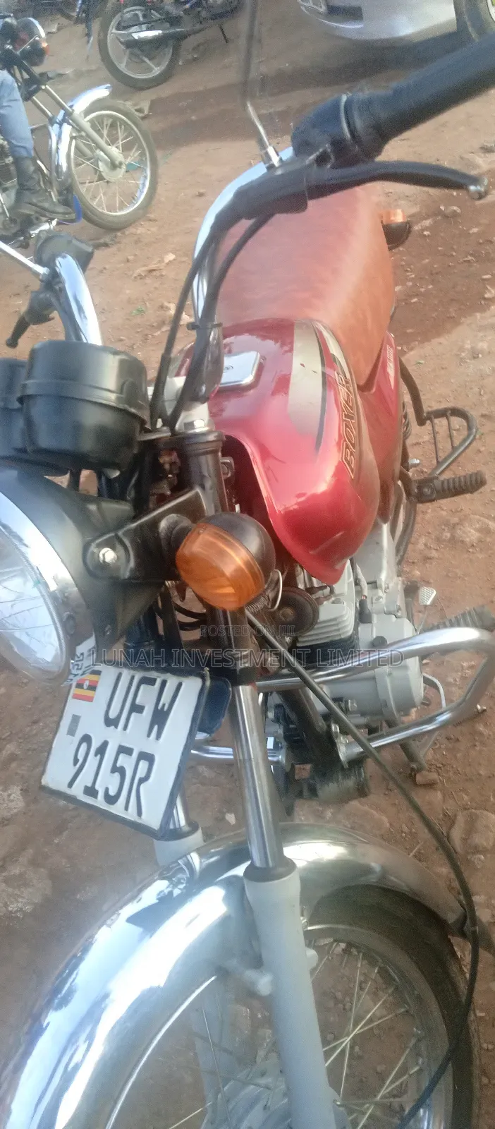 Bajaj Boxer 100 2024 Red
