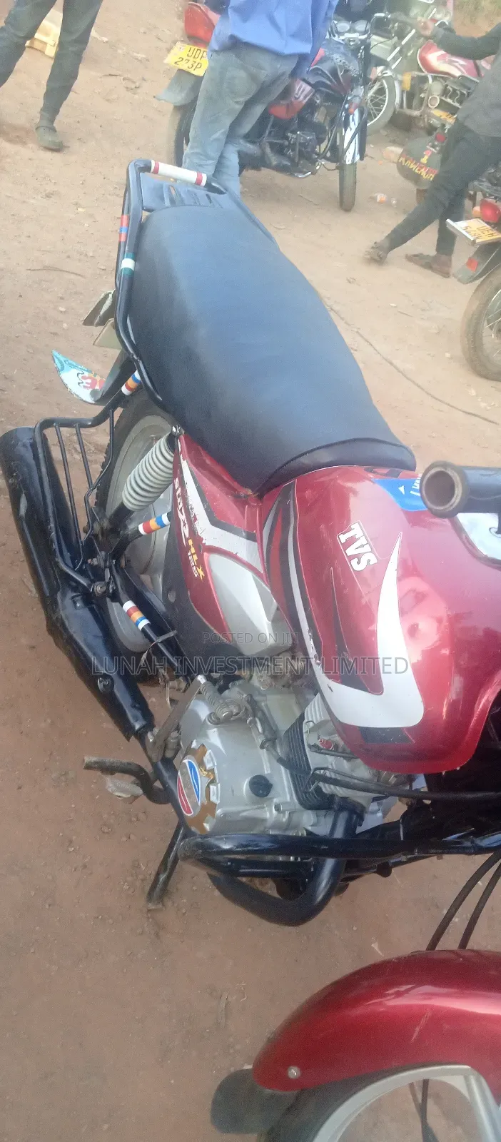 TVS HLX 125 2024 Red