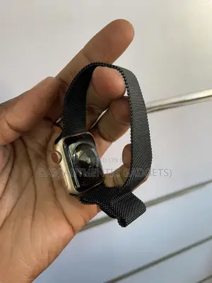 Apple Watch Series 5 40mm Rose Gold 3 Months Old